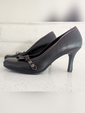 Steve Madden Black Pumps with Pink Trim